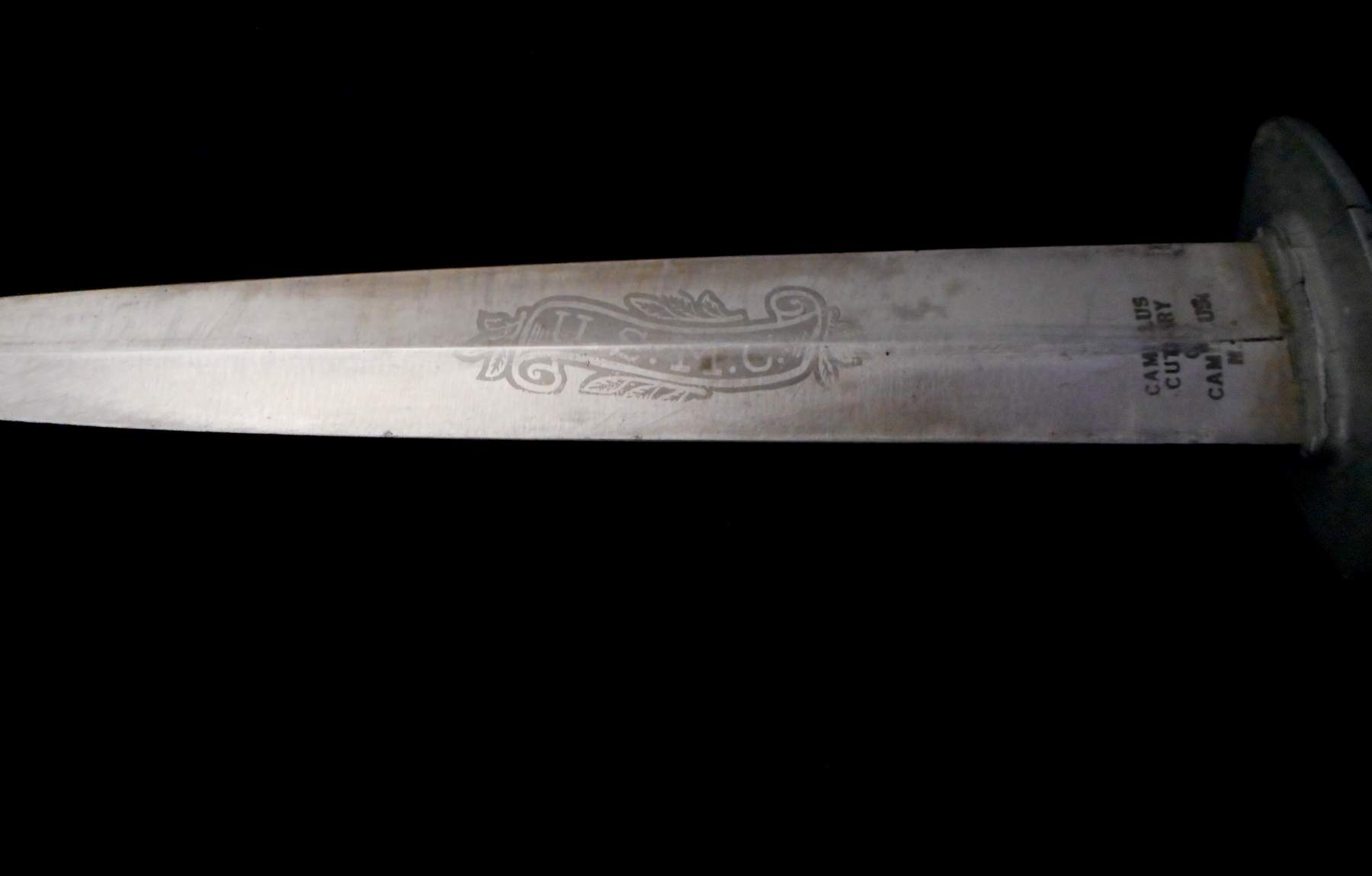 Original U.S. WWII USMC Marine Raider Stiletto Dagger by Camillus with –  International Military Antiques