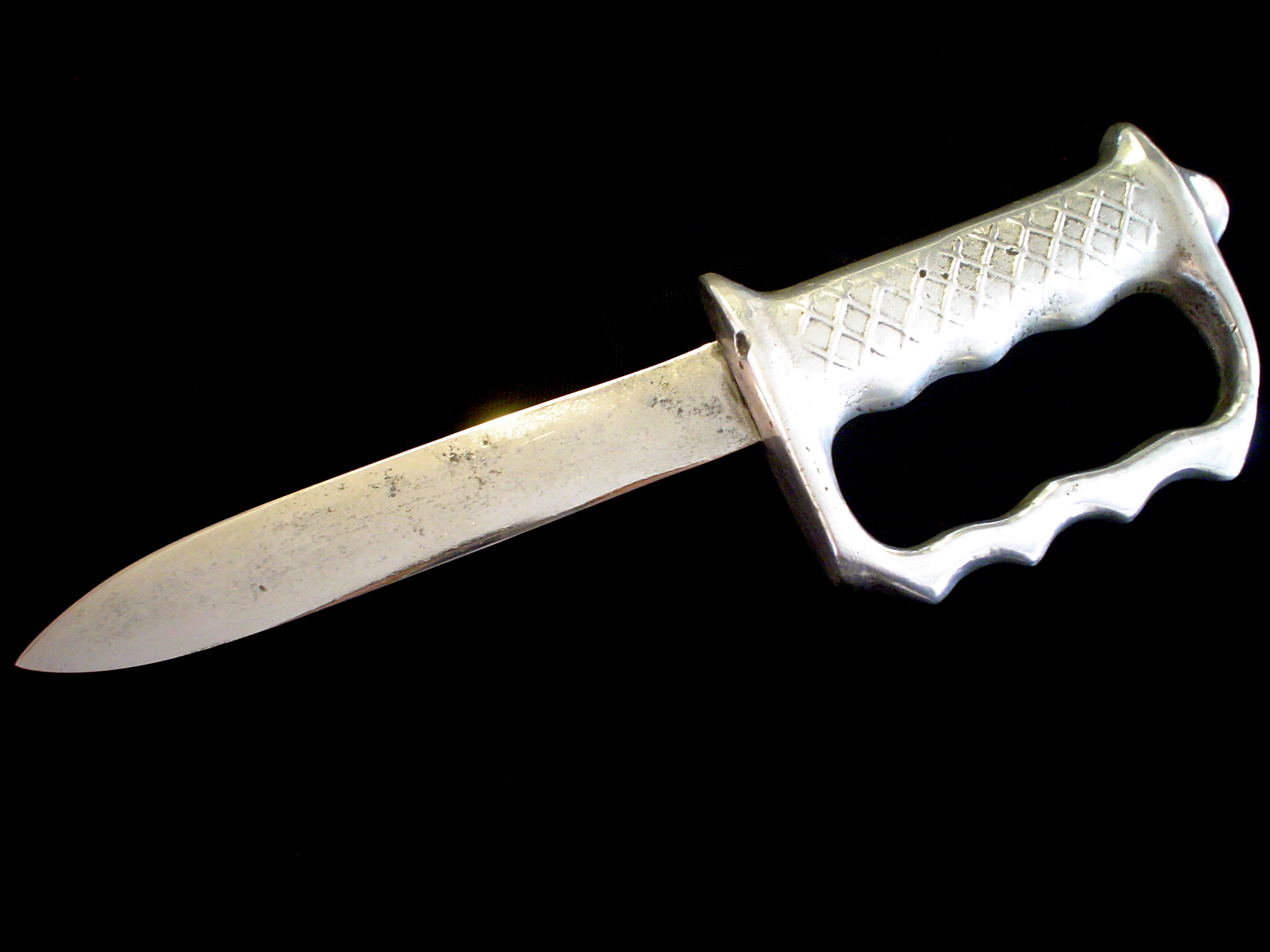 Fighting knife. Knuckle Combat Knife. Стилет кастет. Нож кастет стилет. Кастет кортик.