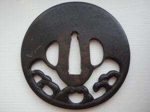 OCEAN WAVES MOTIF Antique Japanese SUKASHI Katana Sword TSUBA -Old Guard