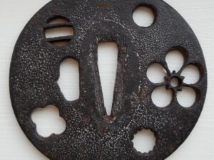 FAMILY MON Antique Japanese Samurai SUKASHI Katana Sword TSUBA -Old Guard