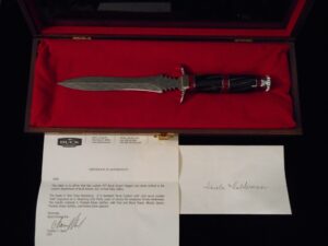 BUCK CUSTOM EMPLOYEE 30 YEAR SERVICE AWARD 977 Black Knight Dagger Knife