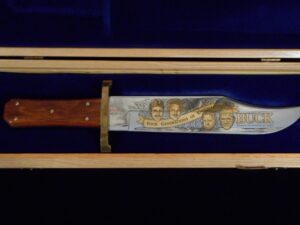 BUCK CUSTOM ‘Four Generations of Knifemakers’ LARGE 903 Bowie Knife -GOLD ETCH