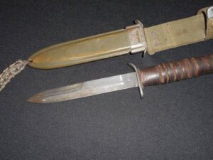 US WW II CASE M3 Trench Fighting Knife -M8/WW2 -ORIGINAL FACTORY EDGE -6 GROOVES