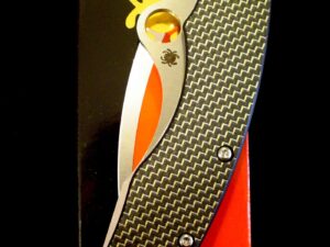 NEW Spyderco C146CFP Levi SZABO Folder/C146 Knife -GOLD LINE CARBON FIBER