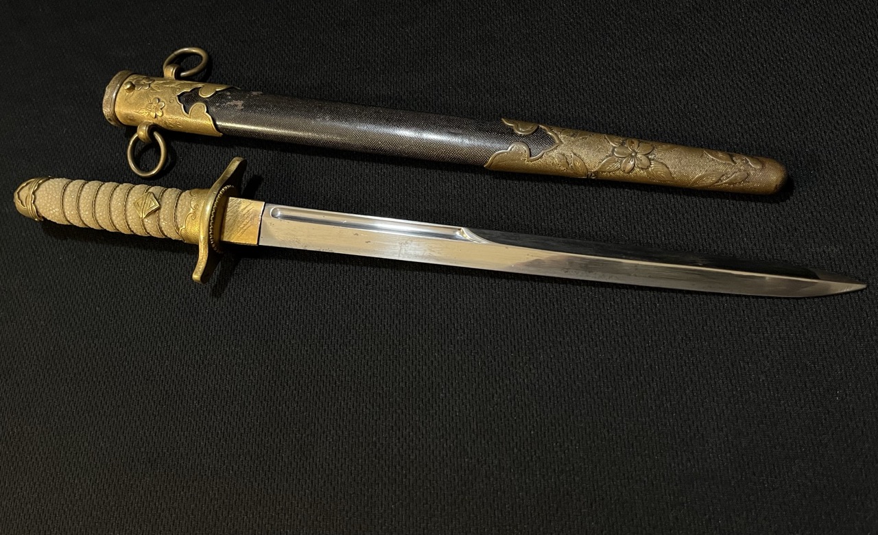 Rare Japanese Formosa Dirk Configuration with Kogarasu-maru Blade